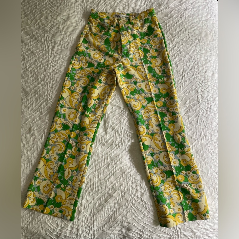 Zara colorful pants, ankle length. Size XS.